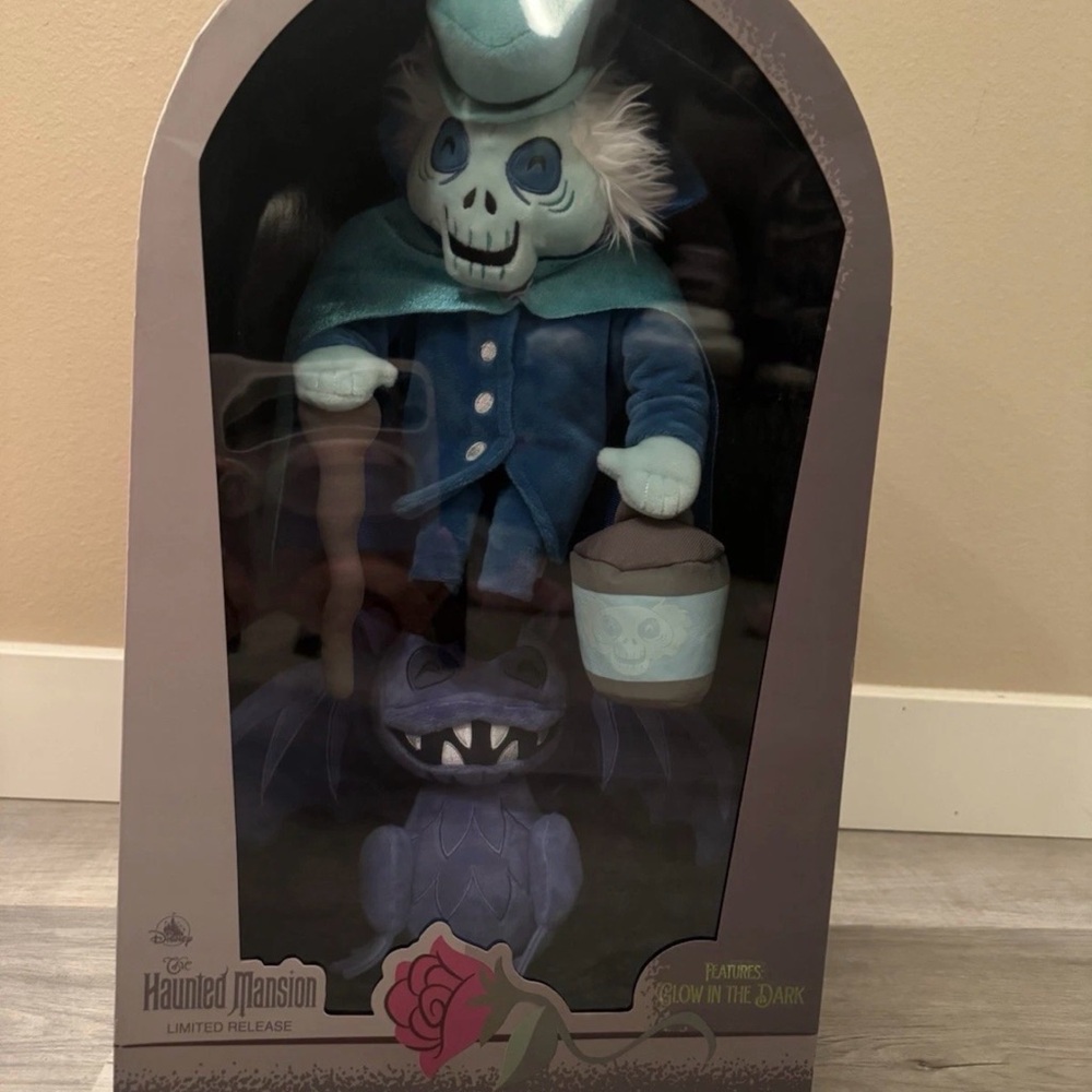 Disney Haunted Mansion Glow-in-the-Dark Plush Set Hatbox Ghost and bat